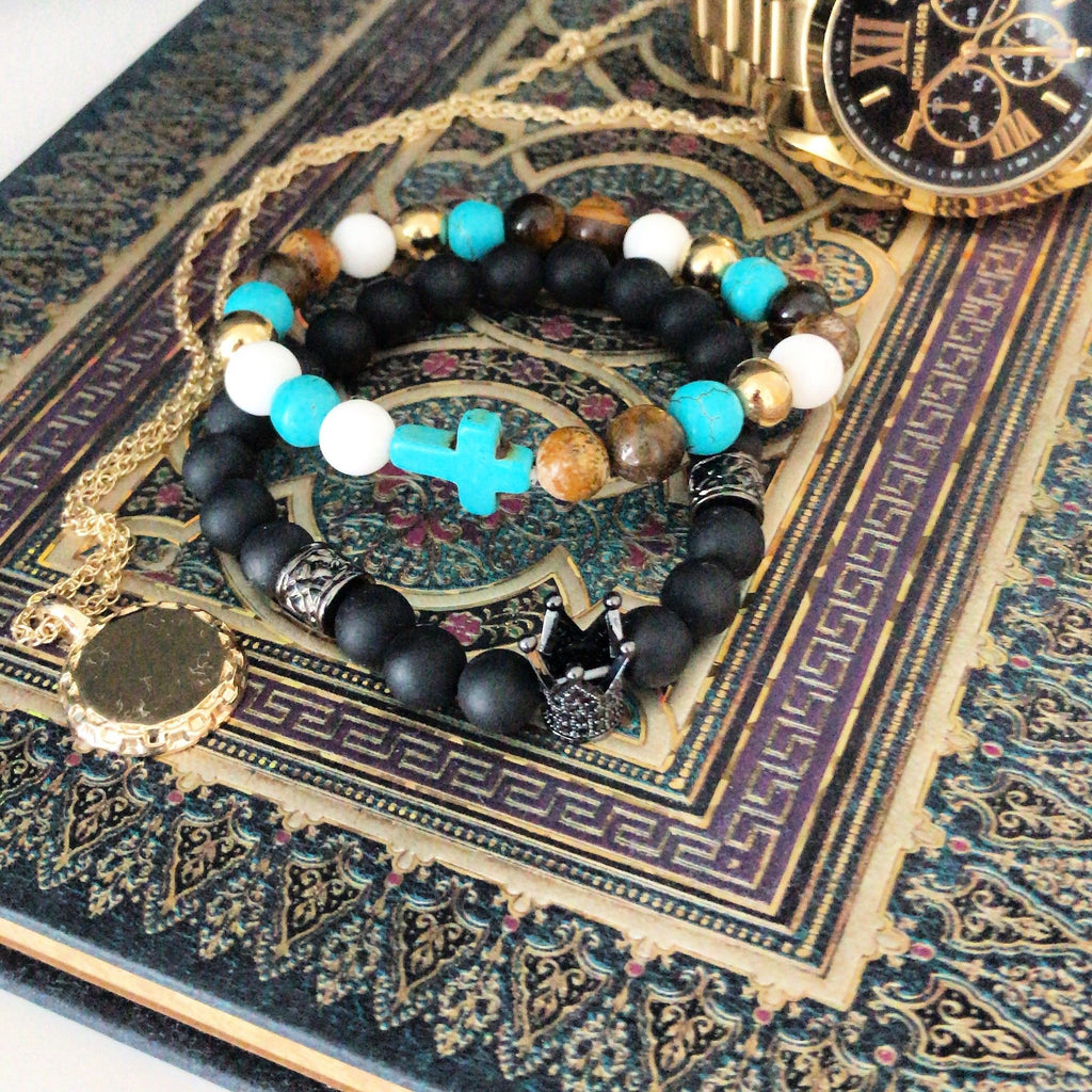 Pulsera Renacer – Granate y Calavera Dorada